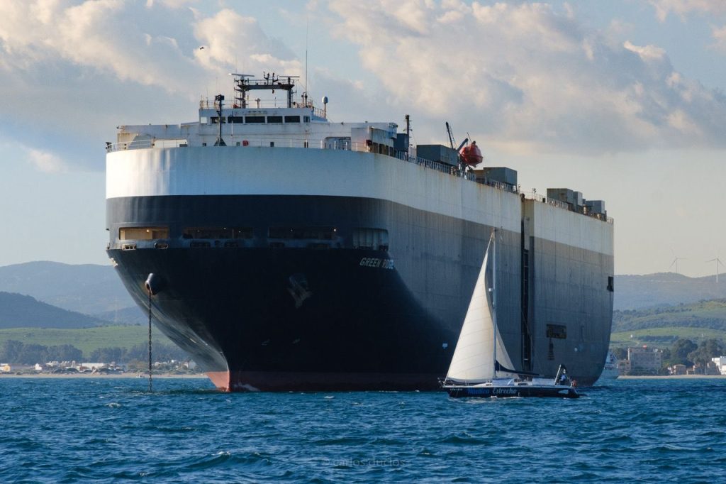 Image of a cargo ship sailing the sea as an example of Spain's Maritime Strategy 2025-2050.
